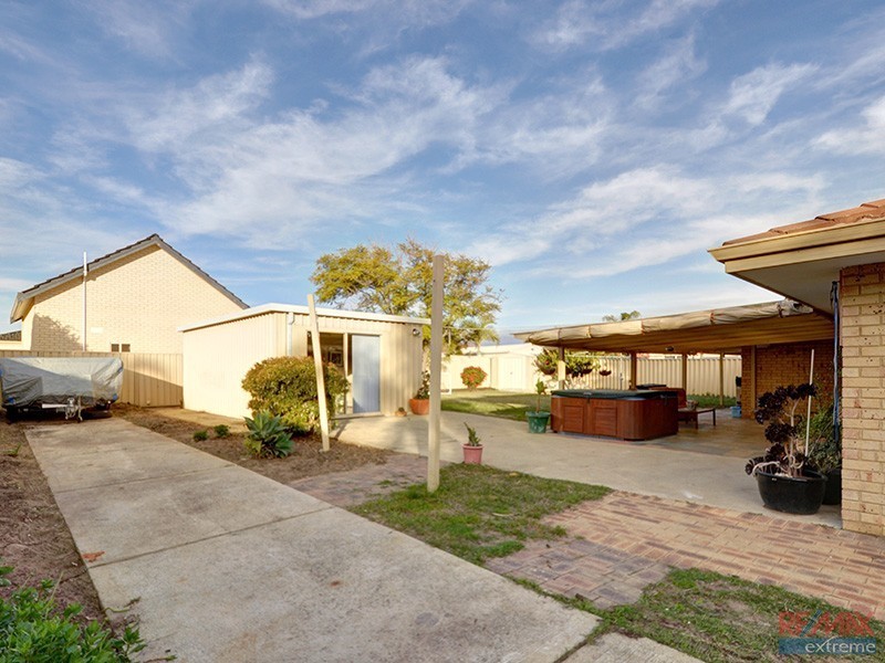 33 Sapling Way, Hocking WA 6065