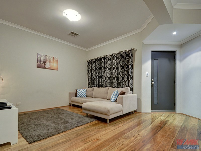 8 Panama Road, Butler WA 6036