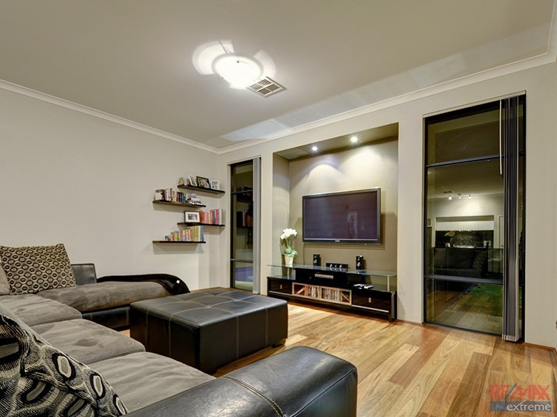 8 Panama Road, Butler WA 6036