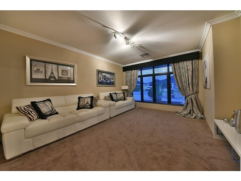 15 Coolidge Gardens, Tapping WA 6065