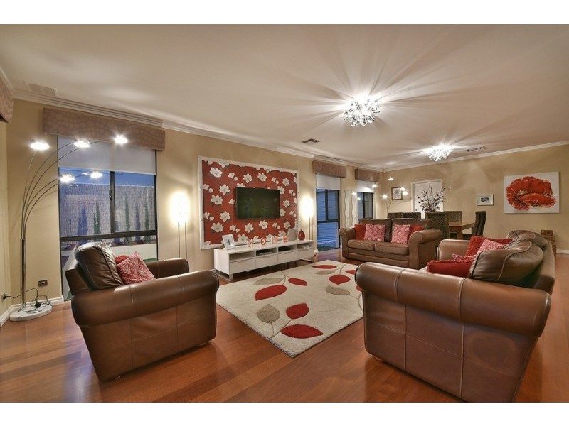 15 Coolidge Gardens, Tapping WA 6065