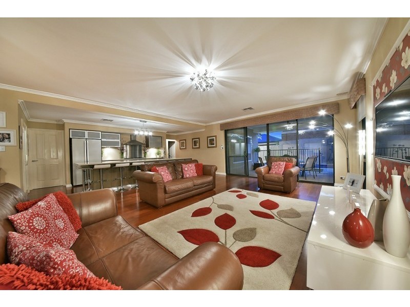 15 Coolidge Gardens, Tapping WA 6065