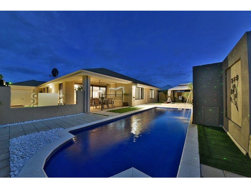 15 Coolidge Gardens, Tapping WA 6065