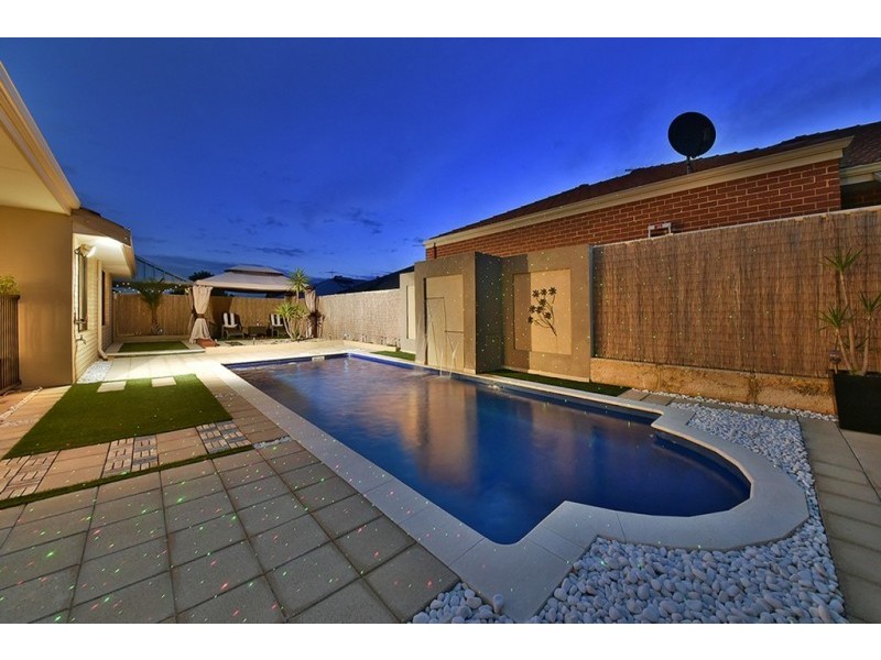 15 Coolidge Gardens, Tapping WA 6065