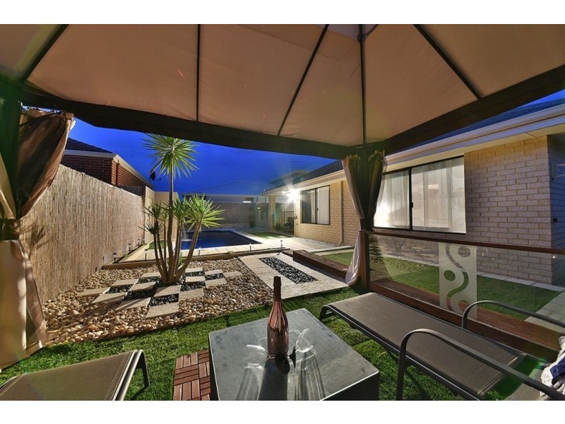 15 Coolidge Gardens, Tapping WA 6065