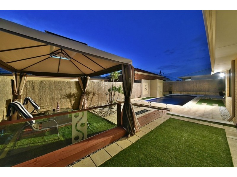 15 Coolidge Gardens, Tapping WA 6065