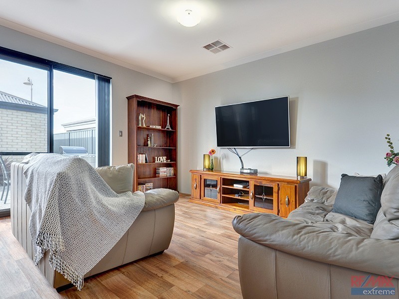 74 Bauer Circle, Banksia Grove WA 6031