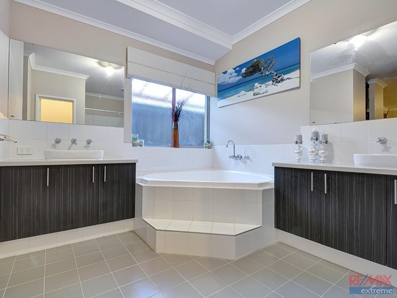 27 Serrata Road*, Banksia Grove WA 6031