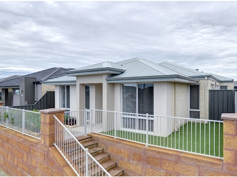 125 Joseph Banks Blvd, Banksia Grove WA 6031