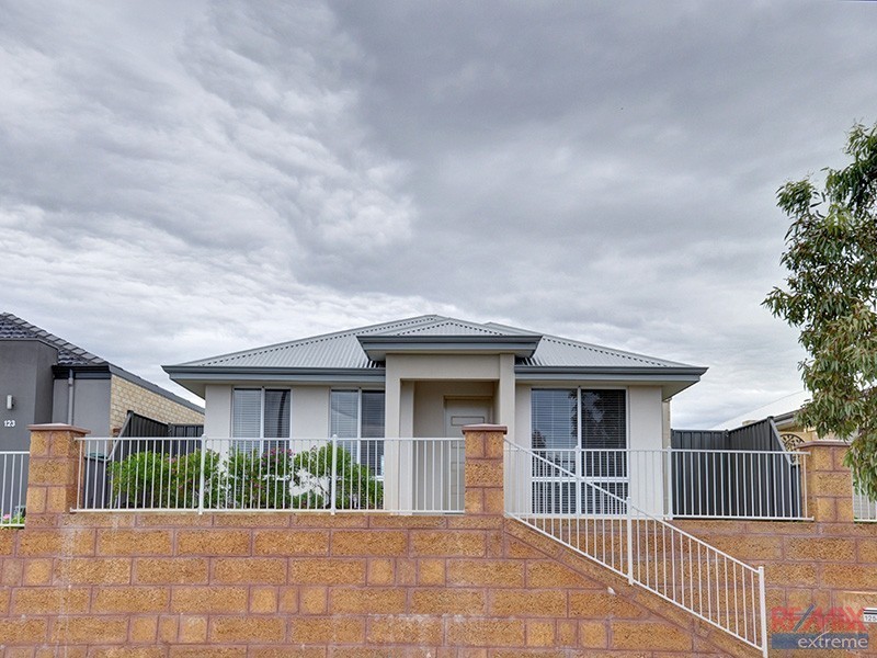 125 Joseph Banks Blvd, Banksia Grove WA 6031