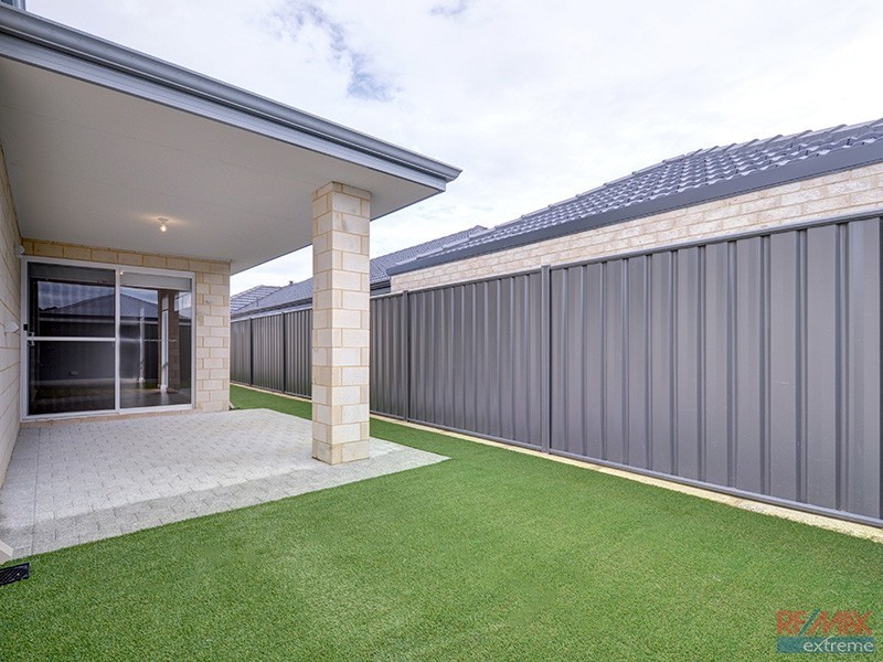 125 Joseph Banks Blvd, Banksia Grove WA 6031