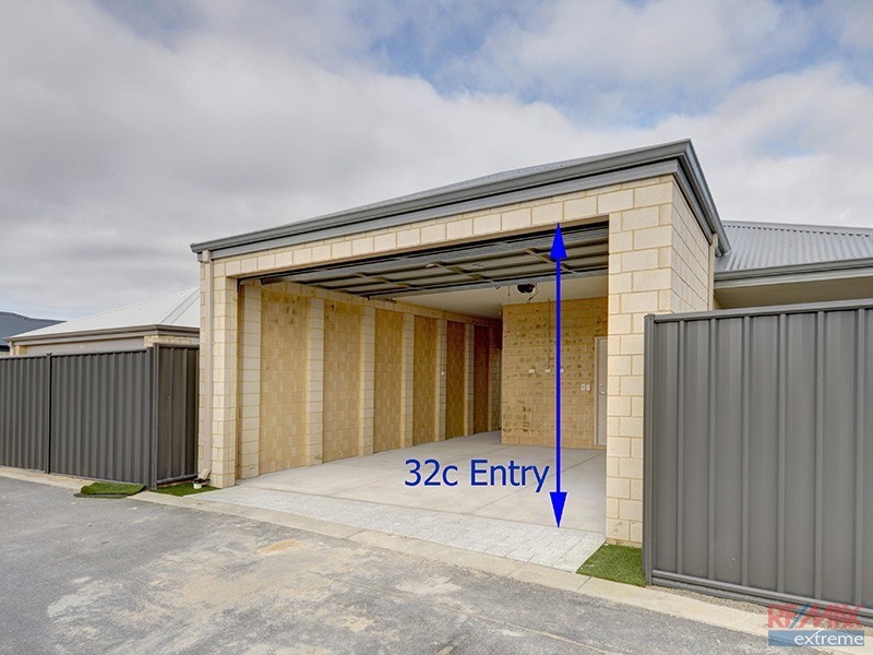 125 Joseph Banks Blvd, Banksia Grove WA 6031