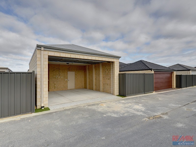 125 Joseph Banks Blvd, Banksia Grove WA 6031