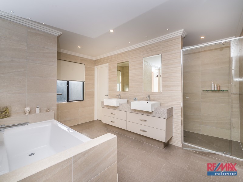 64 Raeside Drive, Landsdale WA 6065