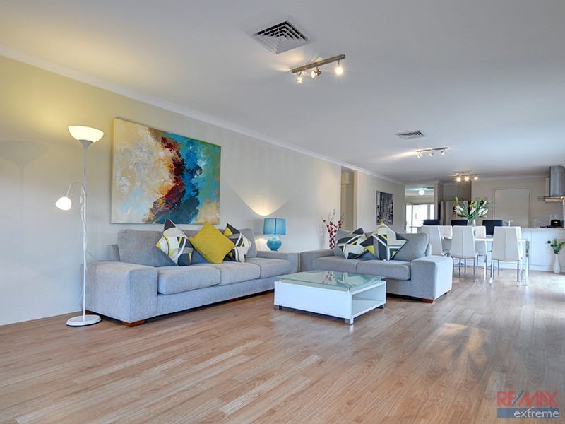 1 Dillwynia Bend, Banksia Grove WA 6031