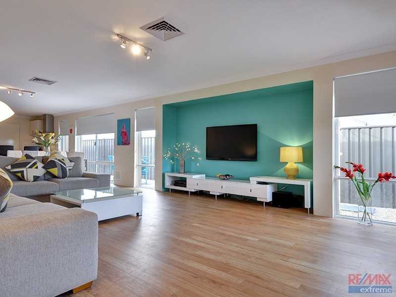 1 Dillwynia Bend, Banksia Grove WA 6031