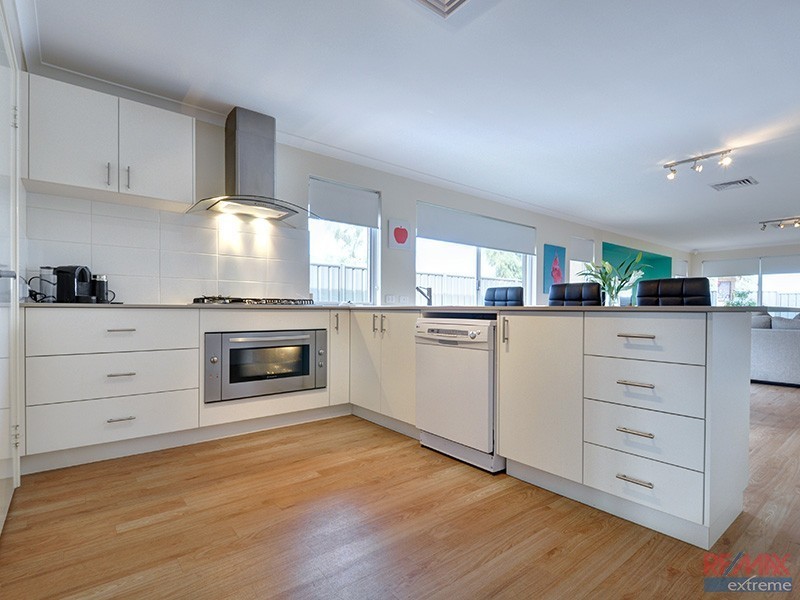 1 Dillwynia Bend, Banksia Grove WA 6031