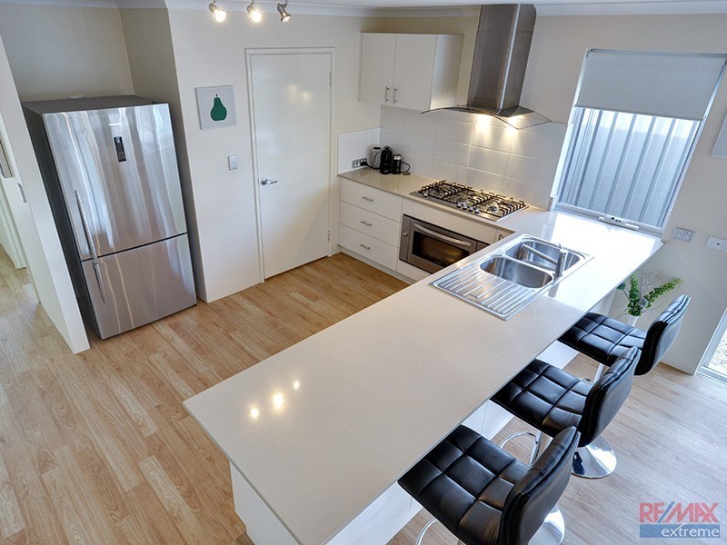 1 Dillwynia Bend, Banksia Grove WA 6031