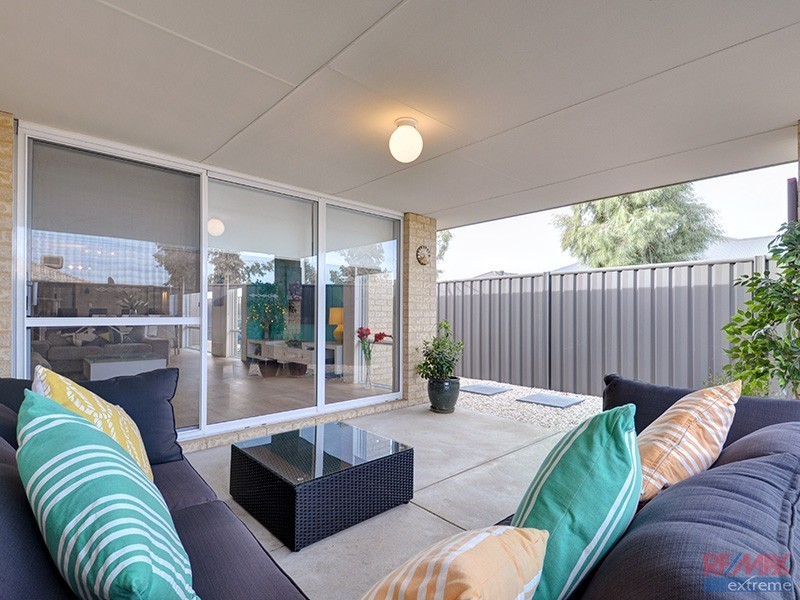 1 Dillwynia Bend, Banksia Grove WA 6031