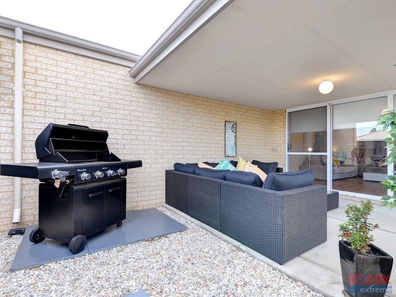 1 Dillwynia Bend, Banksia Grove WA 6031