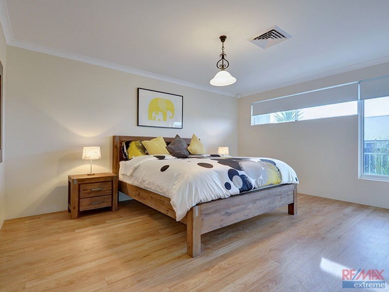 1 Dillwynia Bend, Banksia Grove WA 6031