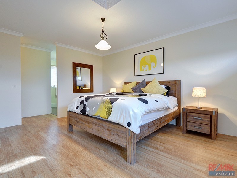 1 Dillwynia Bend, Banksia Grove WA 6031