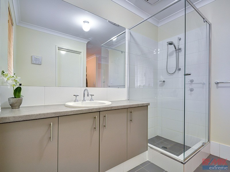 1 Dillwynia Bend, Banksia Grove WA 6031