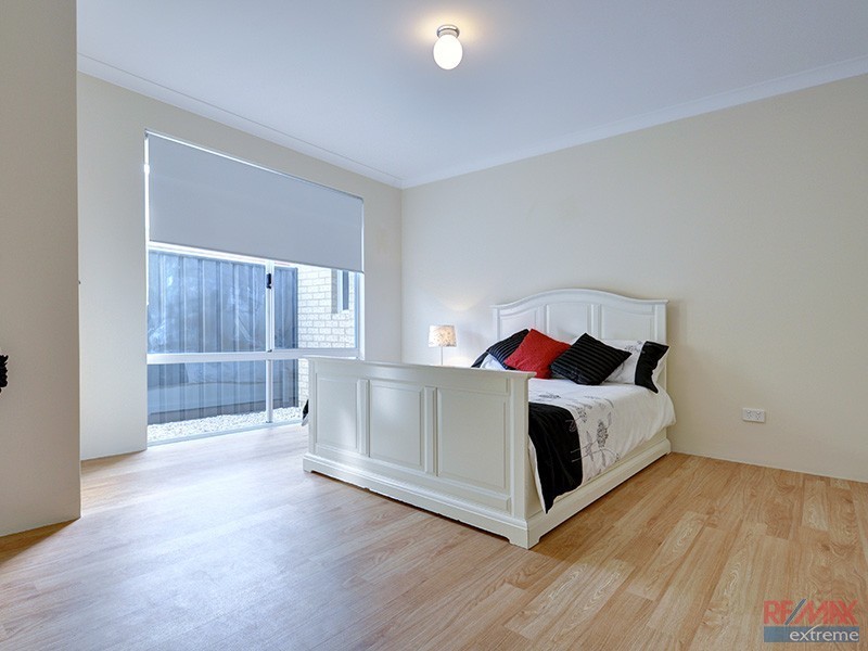 1 Dillwynia Bend, Banksia Grove WA 6031