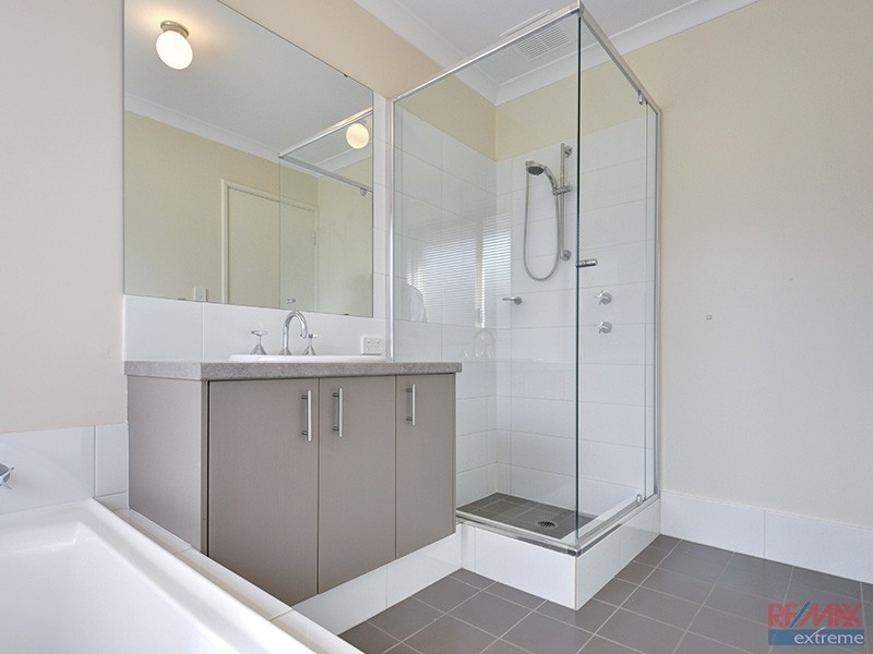 1 Dillwynia Bend, Banksia Grove WA 6031