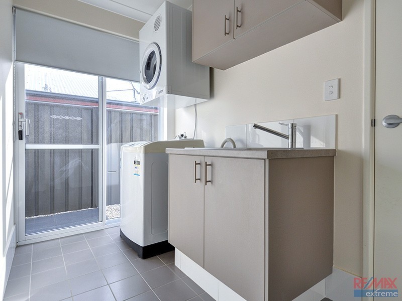 1 Dillwynia Bend, Banksia Grove WA 6031