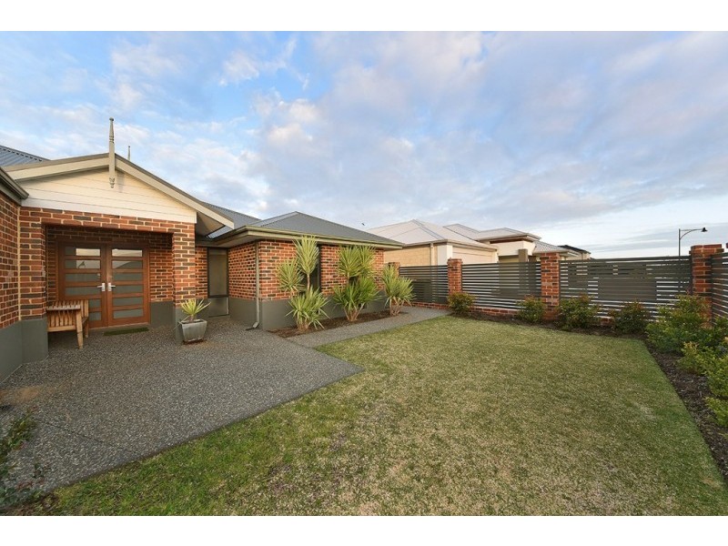 16 Rail Drive, Tapping WA 6065