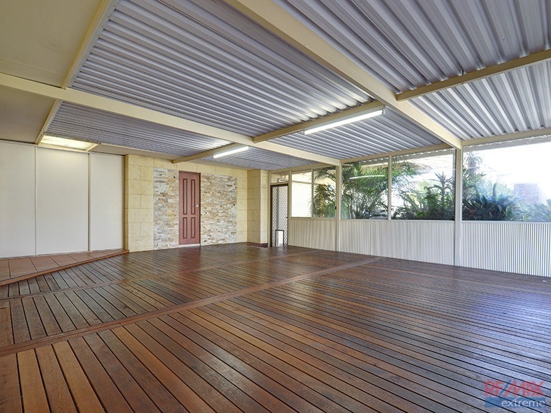 86 East Road, Pearsall WA 6065