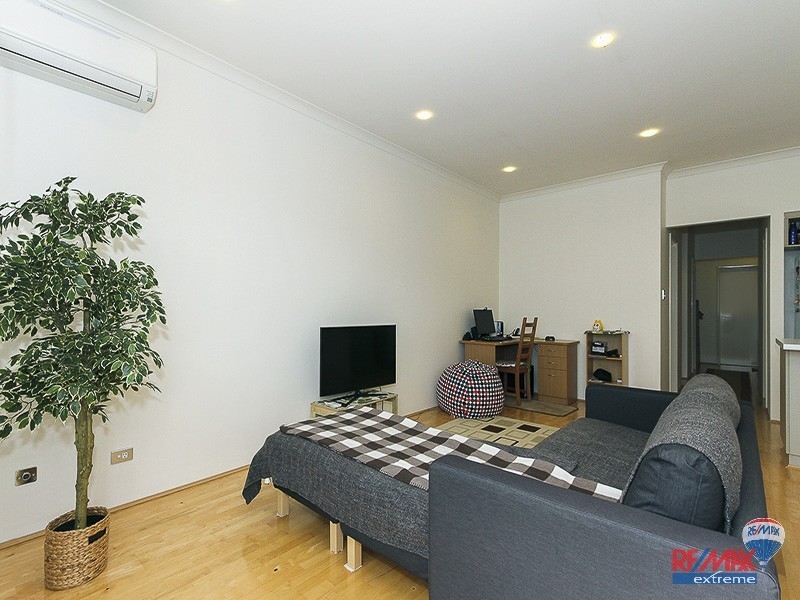 4A Bollach Green, Butler WA 6036