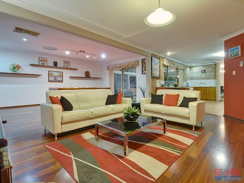 14 Laurelston Heights, Woodvale WA 6026