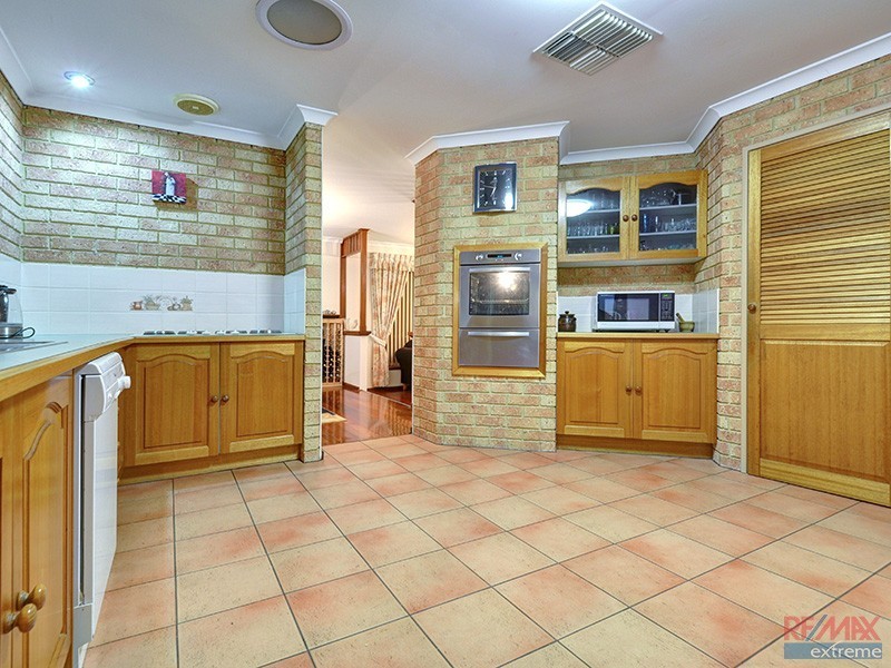 14 Laurelston Heights, Woodvale WA 6026