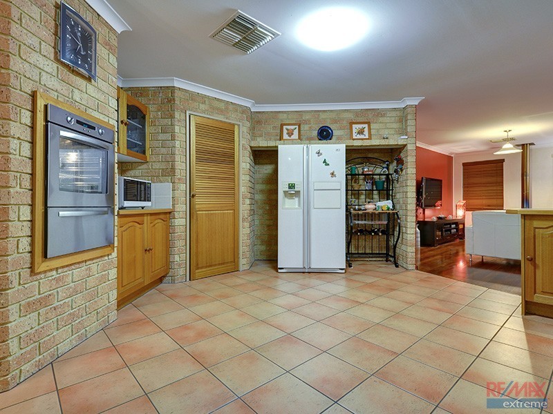 14 Laurelston Heights, Woodvale WA 6026