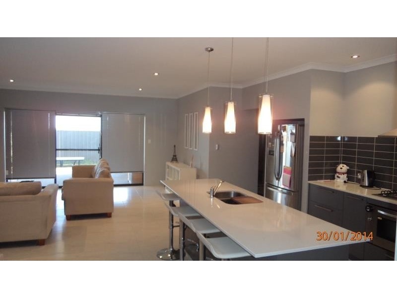 6 Mamoose Road, Banksia Grove WA 6031