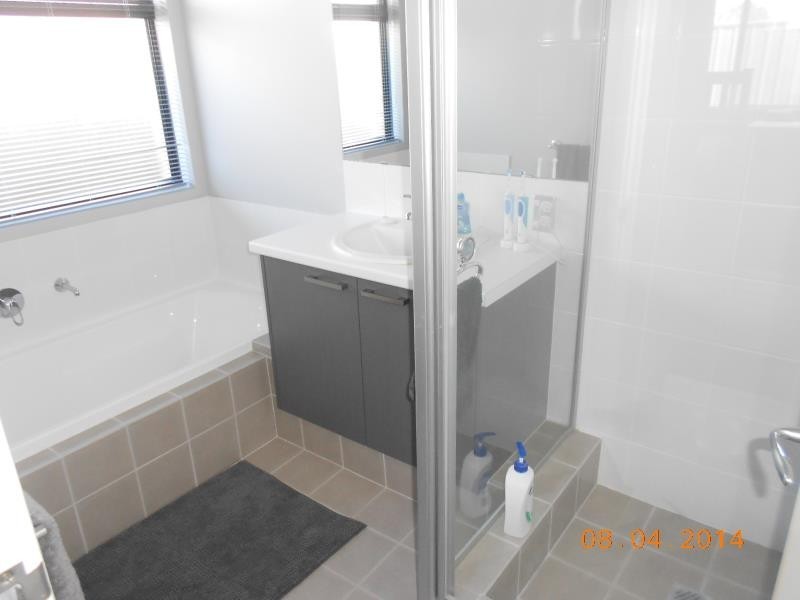 6 Mamoose Road, Banksia Grove WA 6031