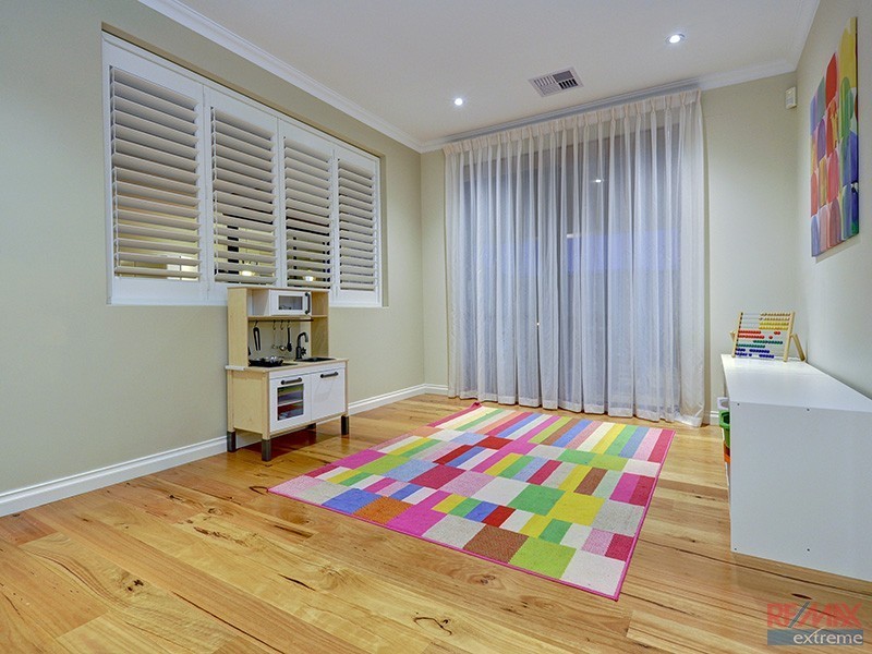 11 Venice Entrance, Iluka WA 6028