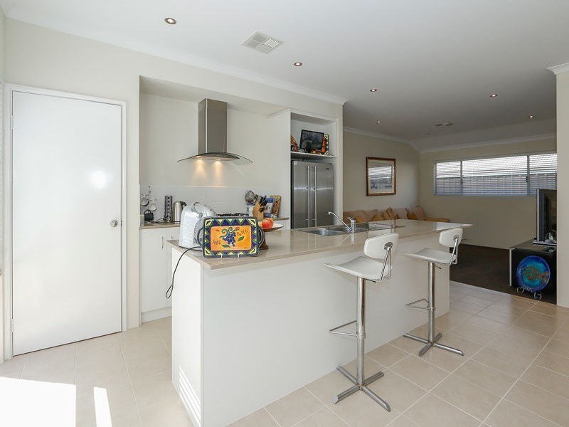 21 Finke Bend, Yanchep WA 6035