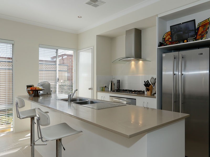 21 Finke Bend, Yanchep WA 6035