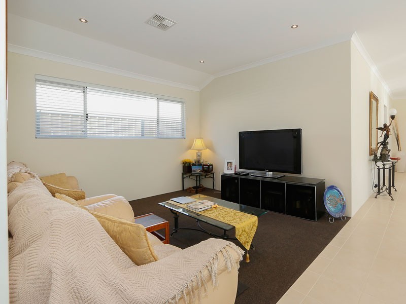 21 Finke Bend, Yanchep WA 6035