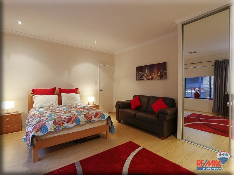 6 Barquentine Avenue, Jindalee WA 6036