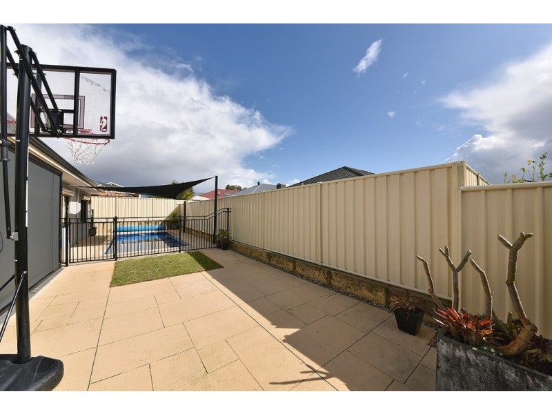 51 Archimedes Crescent, Tapping WA 6065