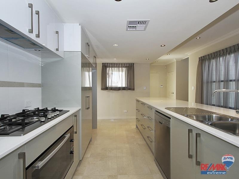 4/49 Discovery Circuit, Iluka WA 6028