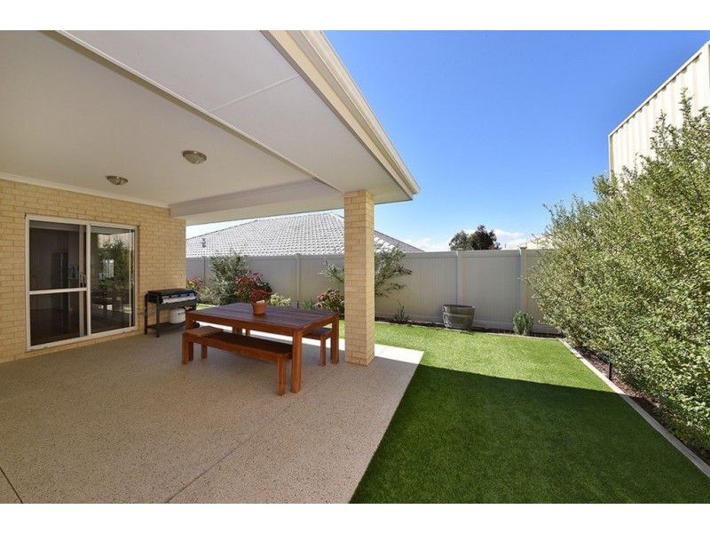 17 Gilbreth Bend, Tapping WA 6065