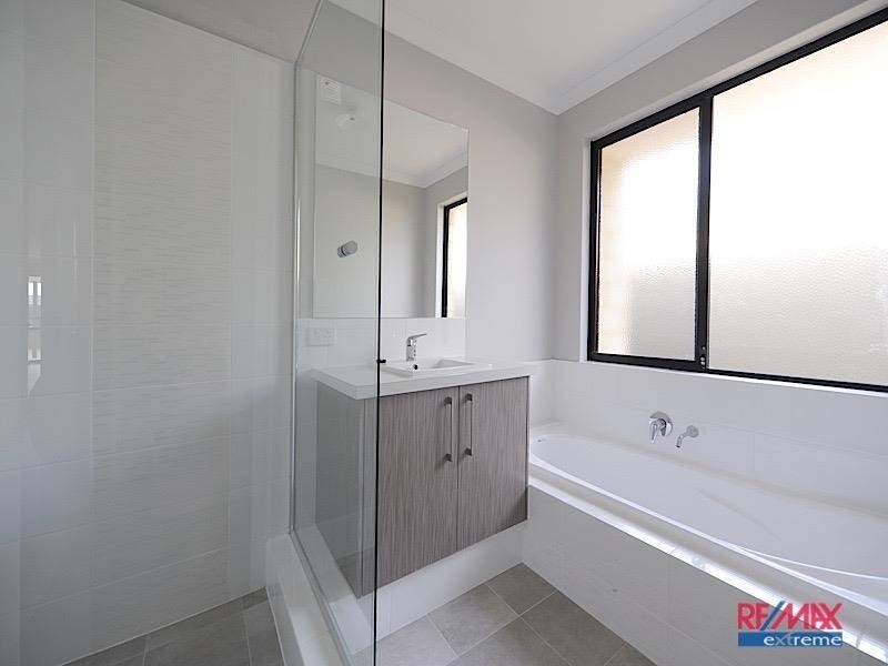 211 Grandis Boulevard, Banksia Grove WA 6031