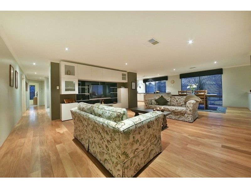 20 Grallina Way, Tapping WA 6065