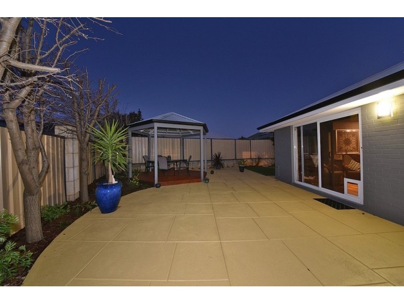 20 Grallina Way, Tapping WA 6065