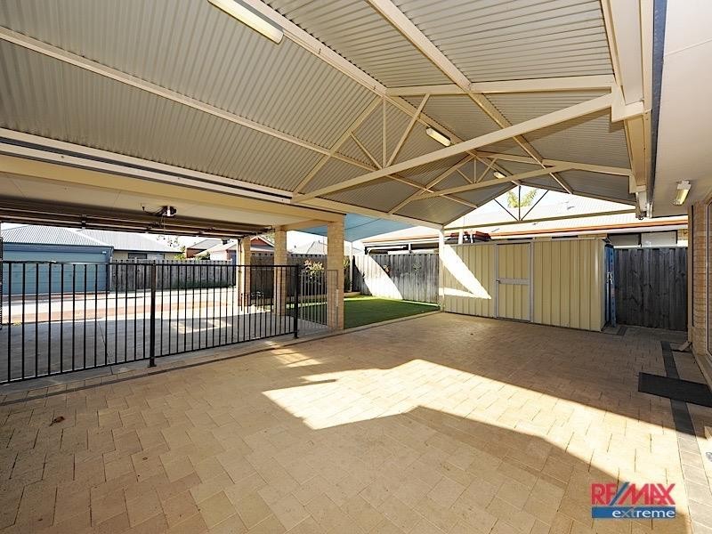 6 Larrawa Circle, Ellenbrook WA 6069